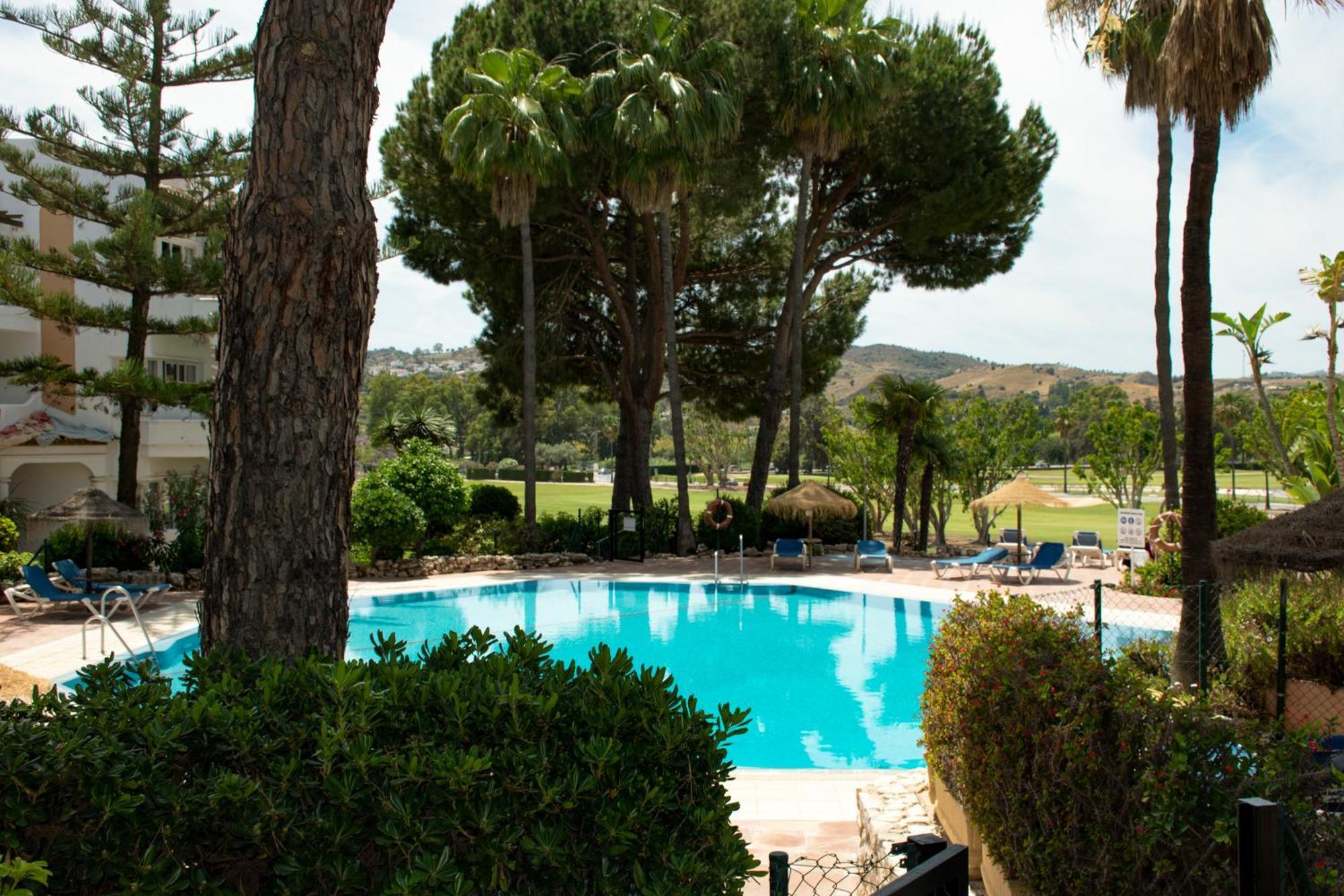 شقة Leos Mijas Golf فوينخيرولا المظهر الخارجي الصورة
